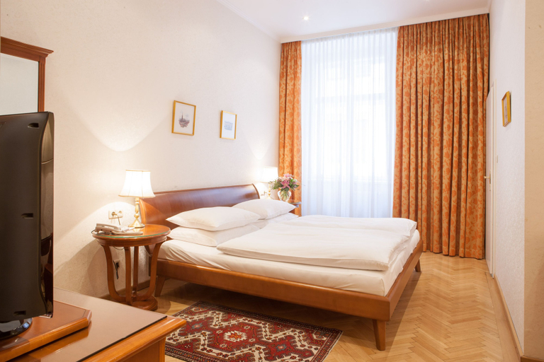 Bedroom 3, Hotel Kaiserin Elisabeth, Wien