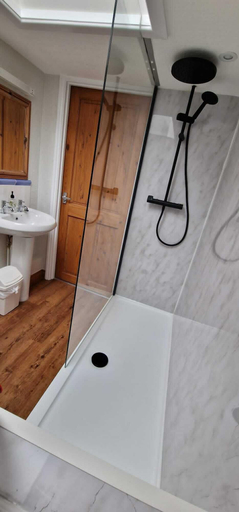 Bathroom 4, Quicksilver Mail, Somerset
