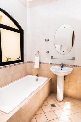 Bathroom 5, Sierra Resort, Dauin