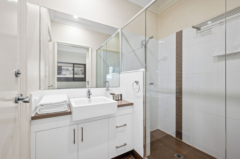 Bathroom 5, Dolphin Quay Apartments, Mandurah