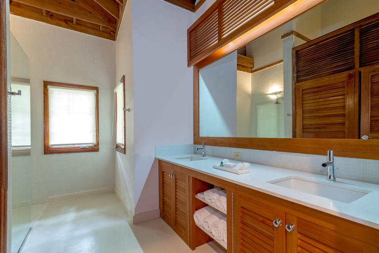 Bathroom 4, Idle Awhile Villas