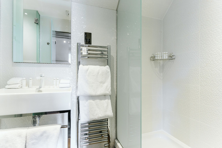Bathroom 4, Murrayfield Hotel, Edinburgh