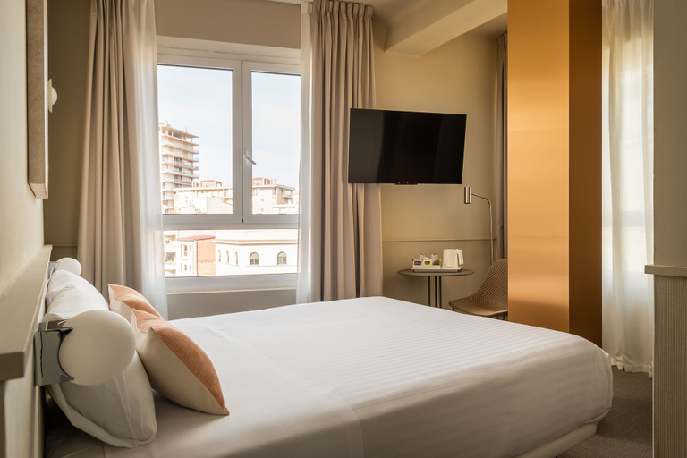 Bedroom 5, BYPILLOW The Bloom, Girona