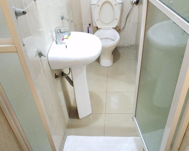 Bathroom, Joanne's Court, Eti-Osa
