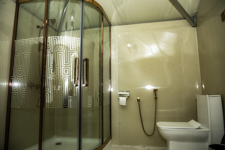 Bathroom 2, Presidential Luxury Camp, Biddiya