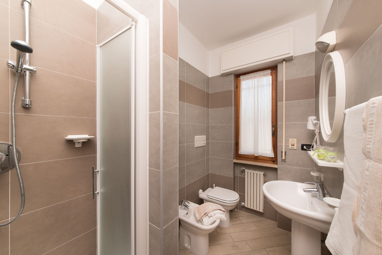 Bathroom, Residence Oleandro, Savona