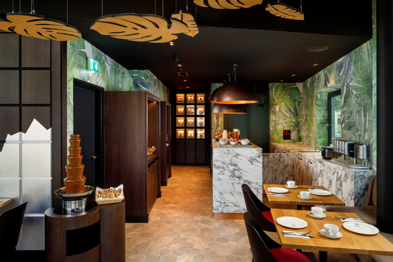 Food & Drinks 18