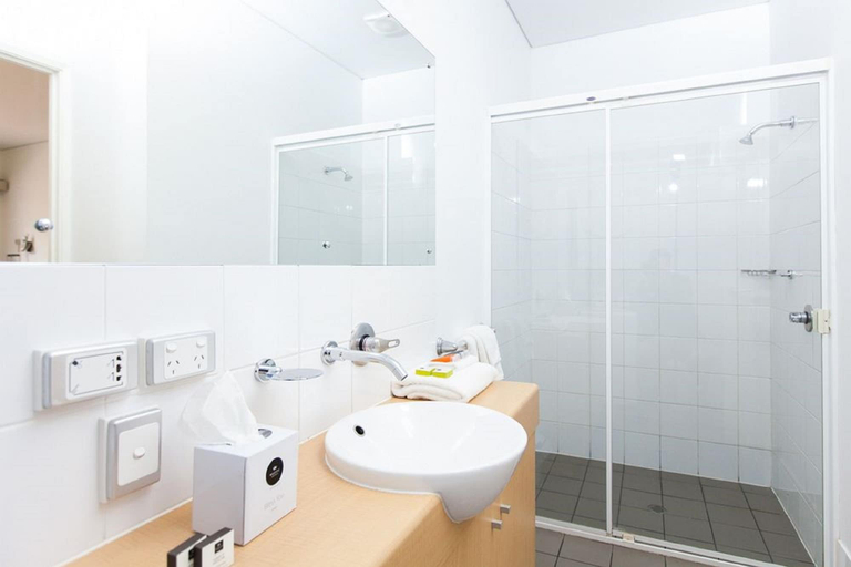 Bathroom 4, Majestic Oasis Apartments, Port Augusta