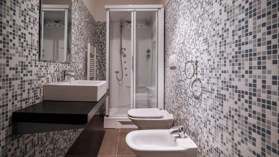 Bathroom 5, Sv-a145-mill31a4 - Dei Mille 31 INT 10, Savona