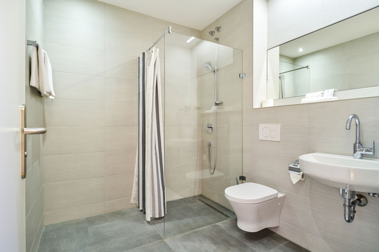 Bathroom 5, Hotel Apfelbaum, Erding