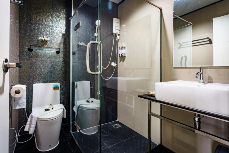 Bathroom 4, Lux Boutique Hotel, Muang Nonthaburi