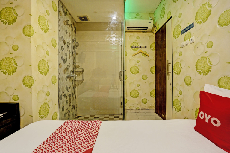 Bedroom 2, Super OYO Capital O 92633 Spring Hotel Gubeng, Surabaya
