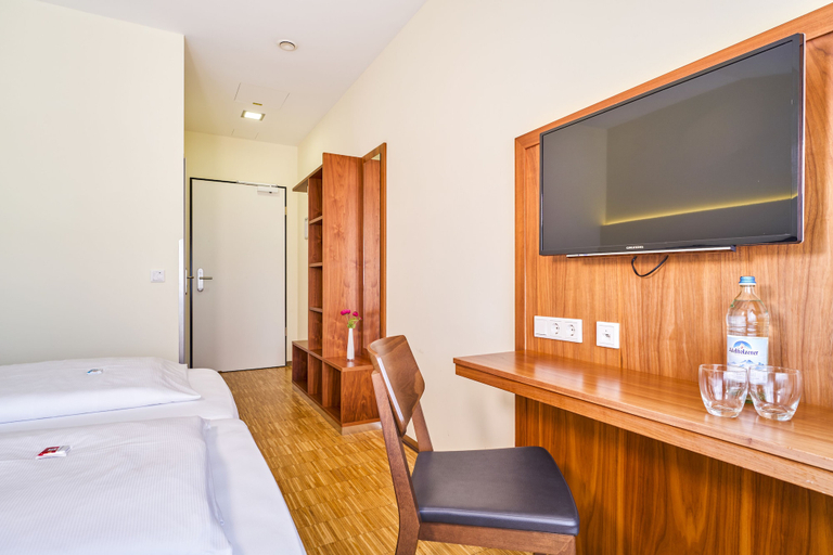 Bedroom 2, Hotel Apfelbaum, Erding