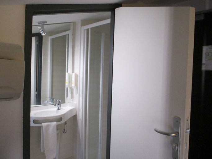 Bathroom 4, Hôtel Le Pastel, Haute-Garonne