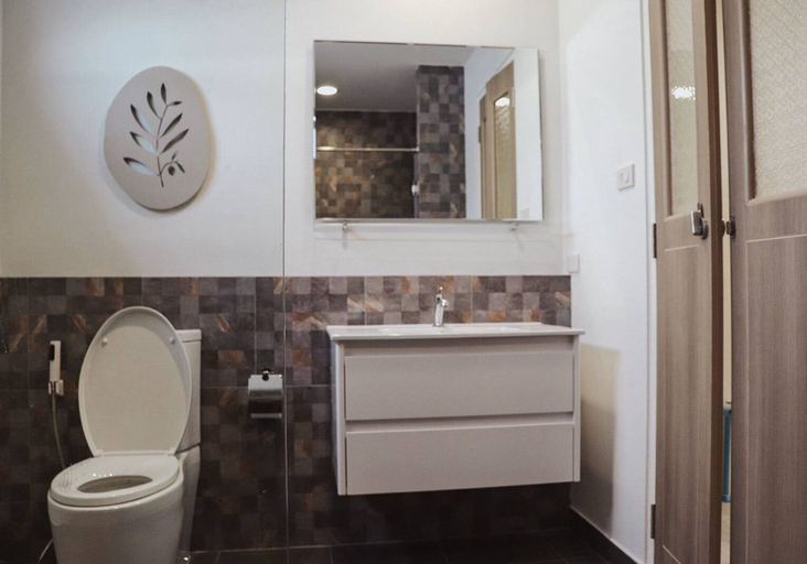 Bathroom 2, Chula Premium Homes, Ban Chang