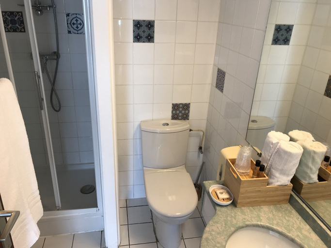 Bathroom 5, Savoie Hotel, Haute-Savoie