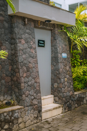 Exterior & Views 2, Villa Yasmee: Cozy and Modern 2 BR w/ Pool in Seminyak !, Badung