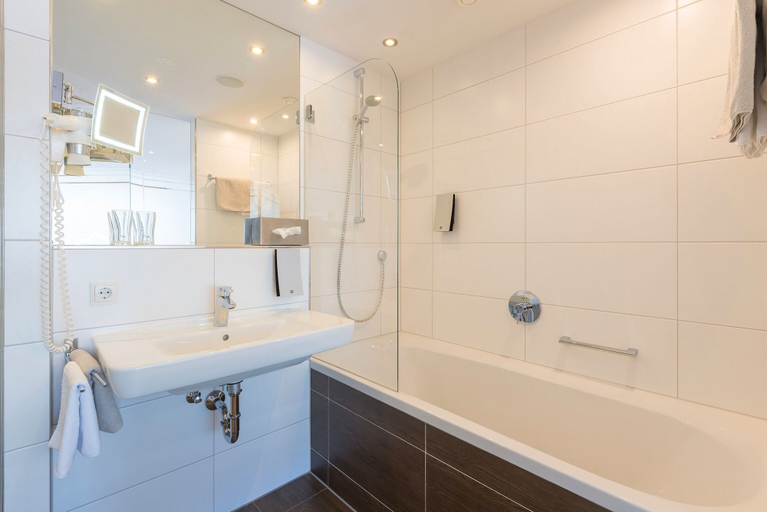 Bathroom 3, Alpinhotel Monte, Landeck