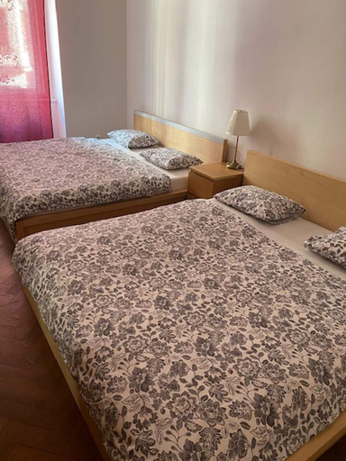 Bedroom 3, 3 Bed Flat - Sleeps 10 - Pets - Smoking on Terrace, Praha 5