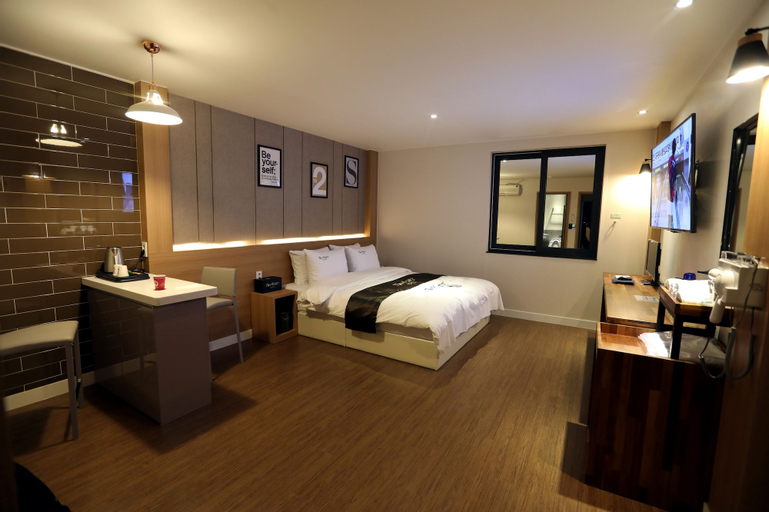 Bedroom 6