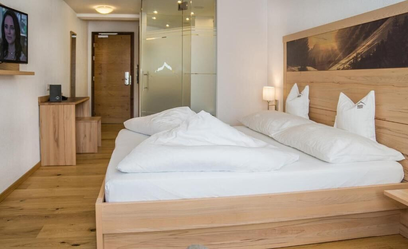 Bedroom 3, Alpinhotel Monte, Landeck