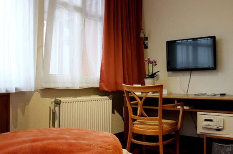Bedroom 3, Hotel Diamant, Pinneberg