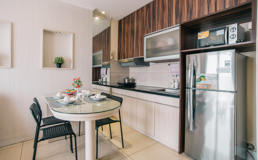Dining Room 4, Ravarine Suite Apartment, North Jakarta