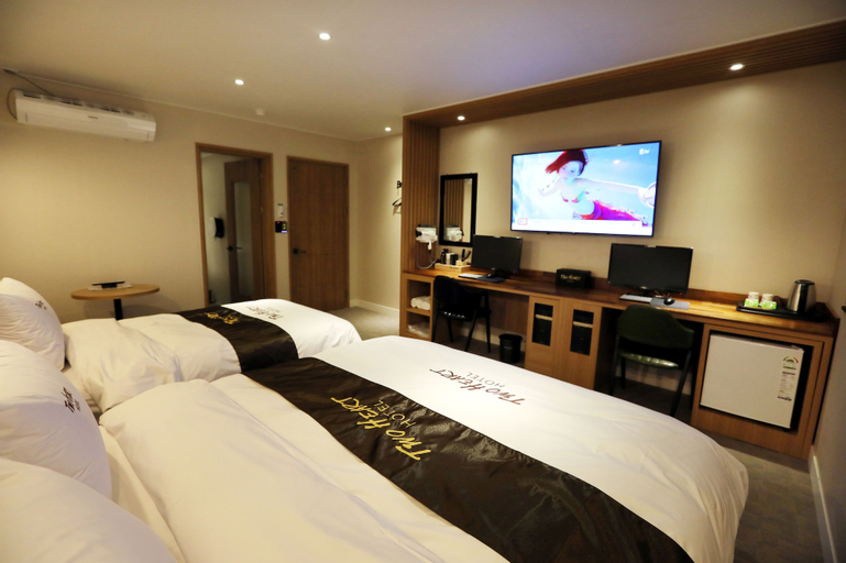 Bedroom 8