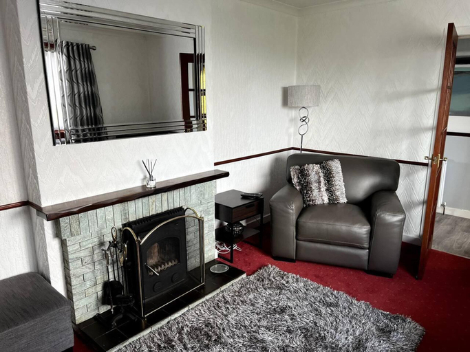 Room 4, Immaculate 5 Bedroom House With Sea View, Eilean Siar