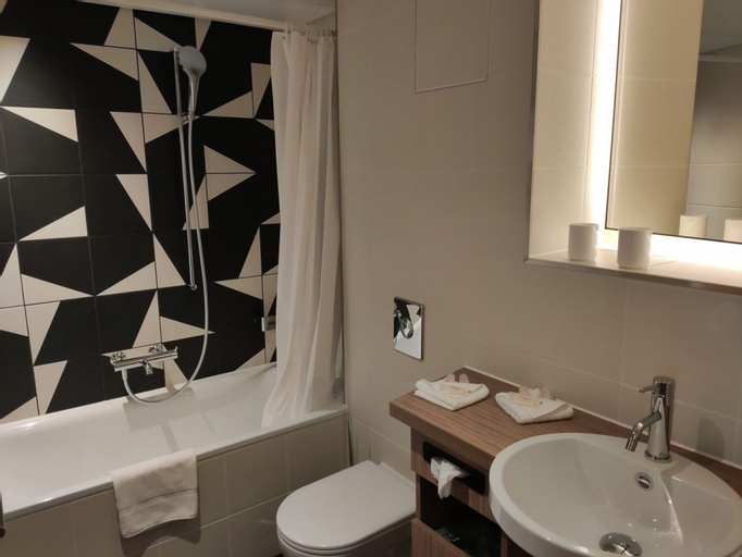 Bedroom 25