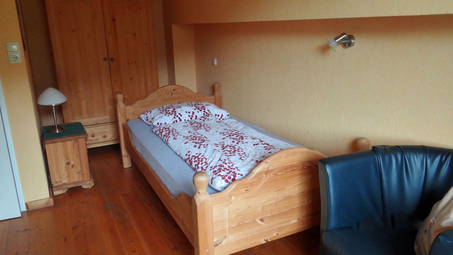 Bedroom 4, Gästehaus Burg Molbach, Düren