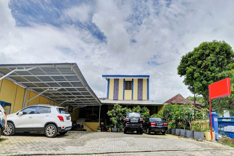 Exterior & Views 1, Hotel O Btc Guest House Syariah, Malang