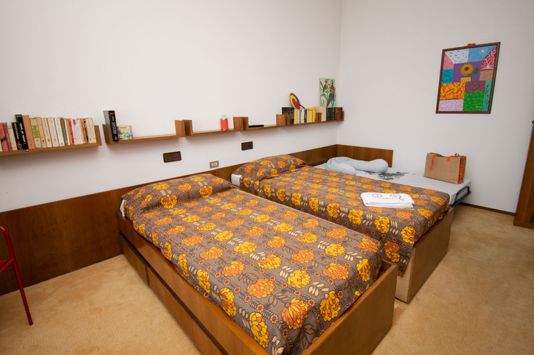 Bedroom 2, Villa Lydia, Brescia