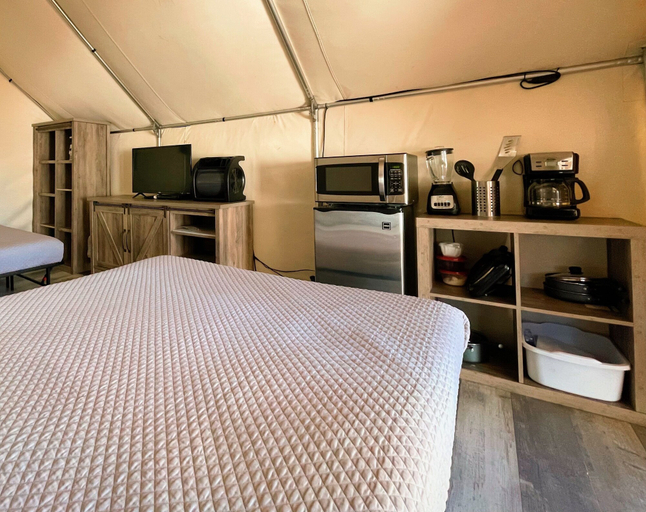 Bedroom 3, Son's Blue River Camp - Glamping Cabin B, Caldwell