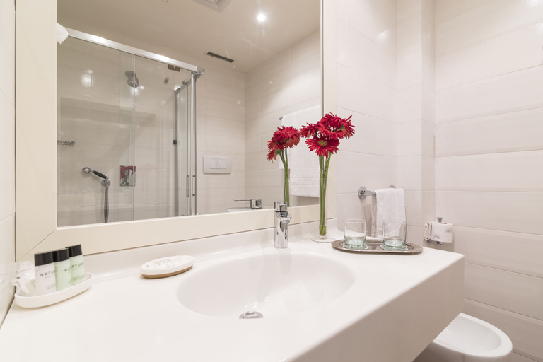 Bathroom 5, Relais Santa Chiara Hotel by Double Hospitality, Siena