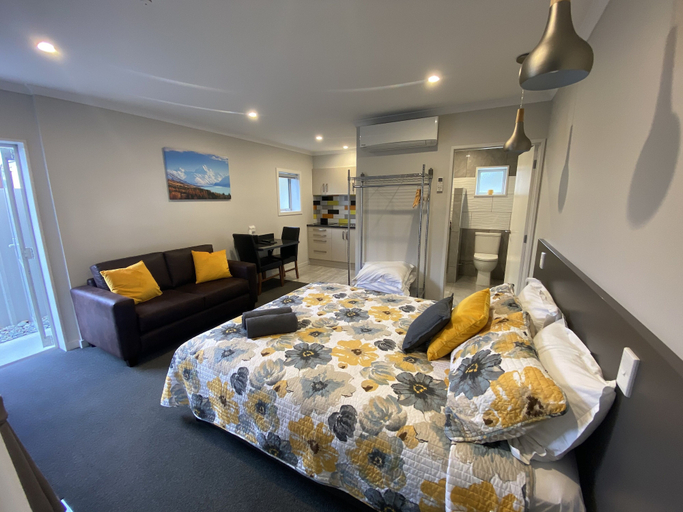 Bedroom 3, BigSky Motels, Waitaki