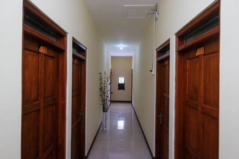 Others 5, RedDoorz near Tirtonadi Park Solo, Solo