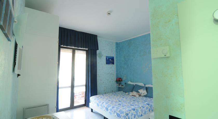 Bedroom 2, Hotel Residence Mondial, Genova