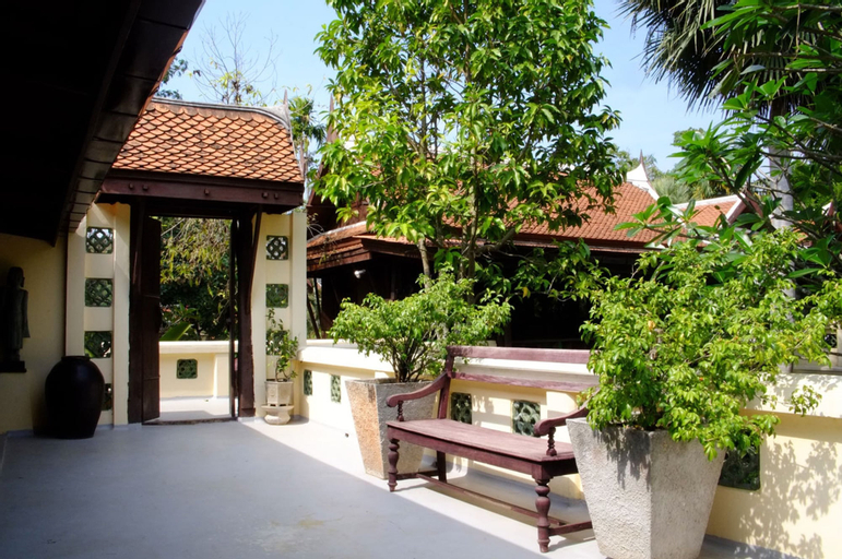 Exterior & Views 7