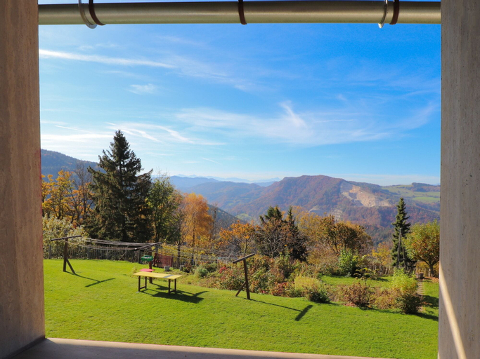 Exterior & Views 6