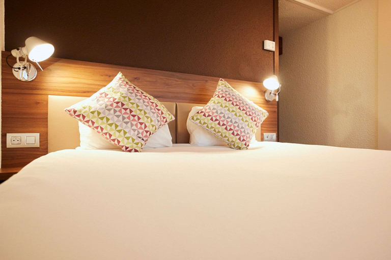 Bedroom 3, Campanile Pau, Pyrénées-Atlantiques