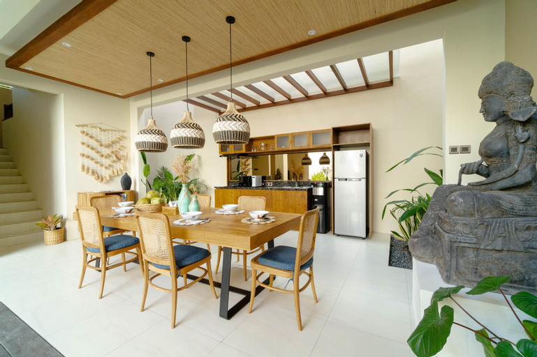 Dining Room 7