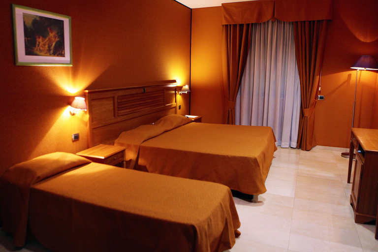 Bedroom 2, Hotel Futura Centro Congressi, Napoli