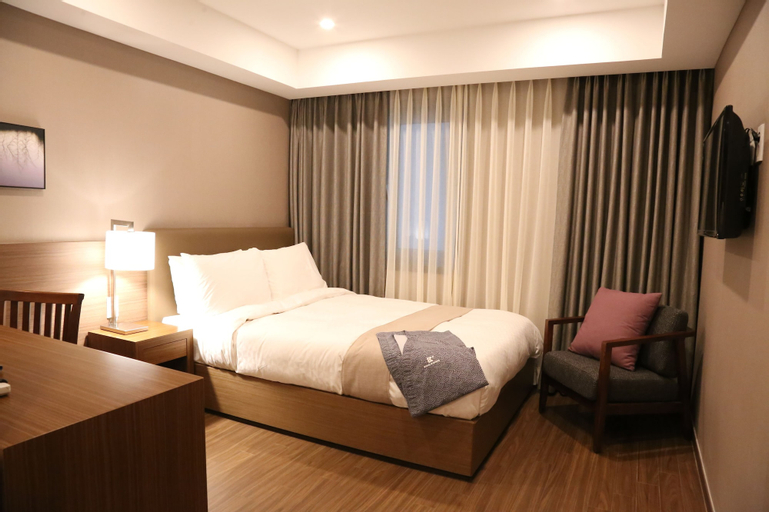 Bedroom 13