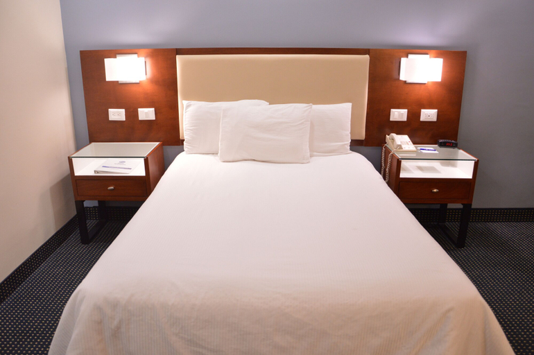 Bedroom 2, Best Western Santorin, Victoria