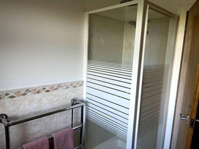 Bathroom 3, Immaculate 5 Bedroom House With Sea View, Eilean Siar