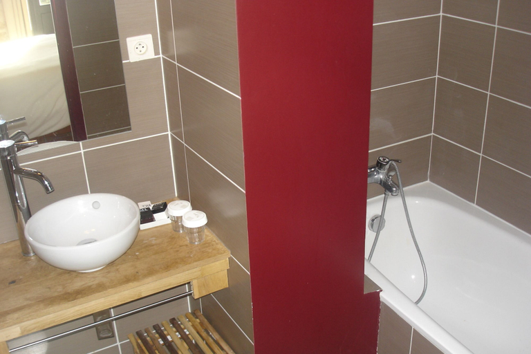 Bathroom 5, Hotel la Bastie d Urfe, Aveyron