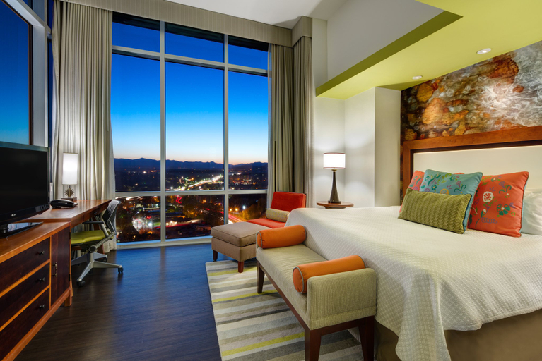 Bedroom 2, Hotel Indigo ASHEVILLE DOWNTOWN by IHG, Buncombe