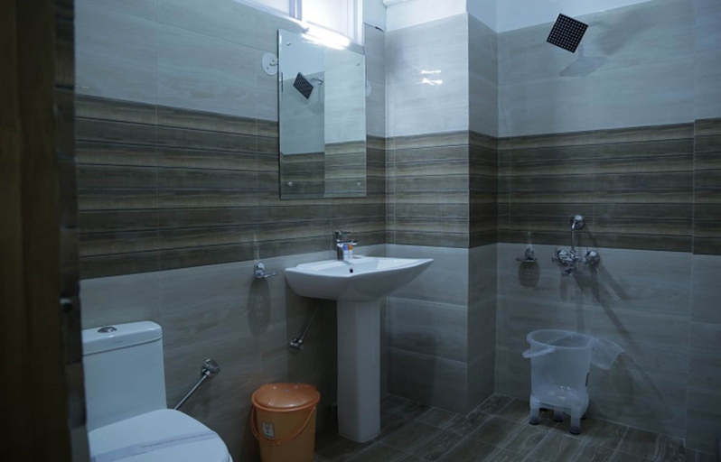 Bathroom 3, Hotel Sarla Regency, Kullu