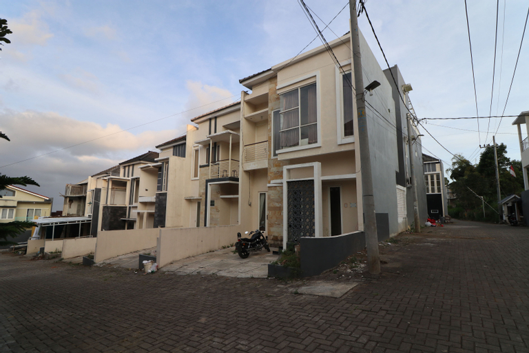 Exterior & Views 1, Villa Cordoba D1 Private Pool and Karaoke, Malang